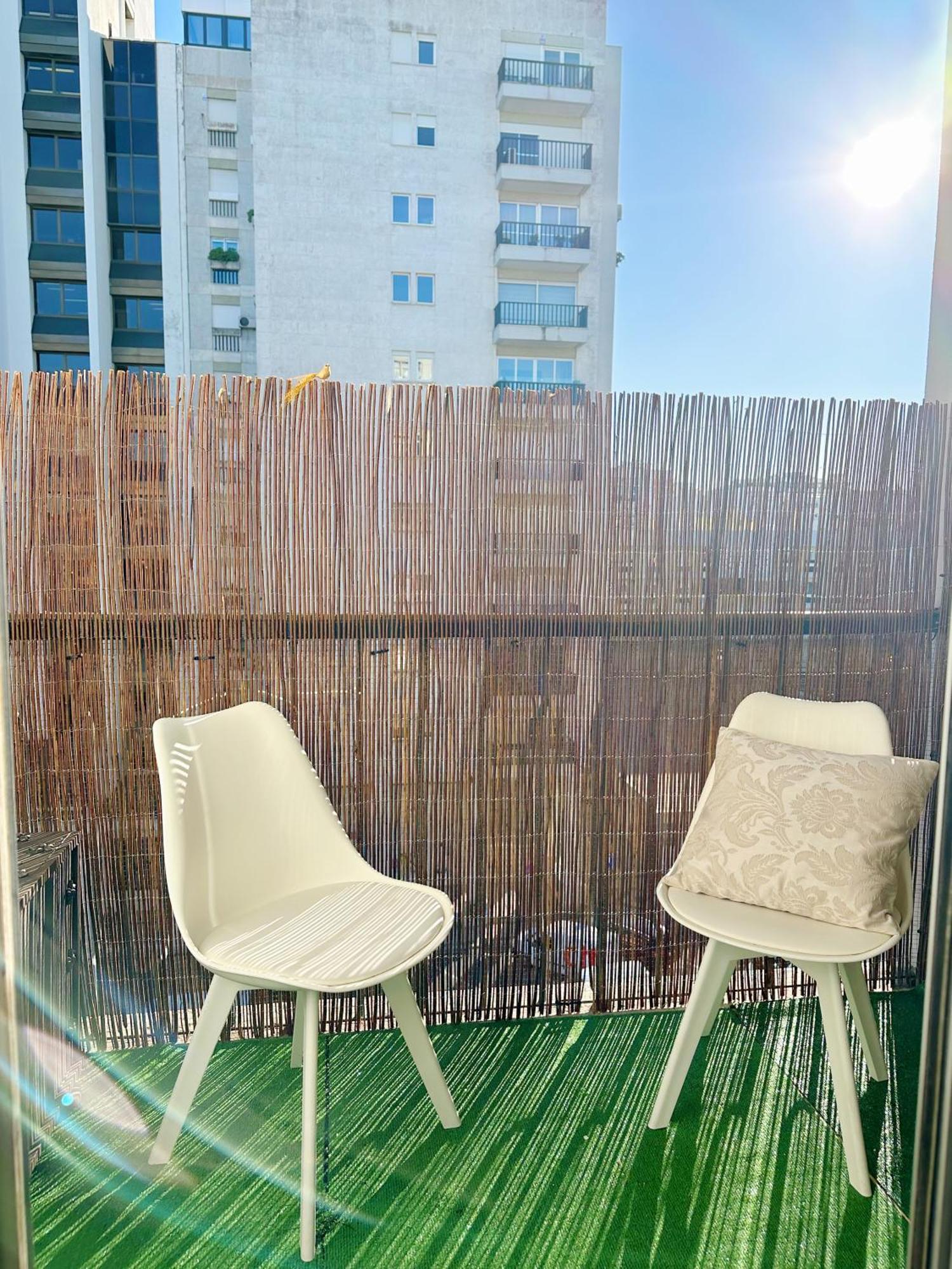 Soar Home I Urban Nest - Near Airport & Green Park Lissabon Buitenkant foto