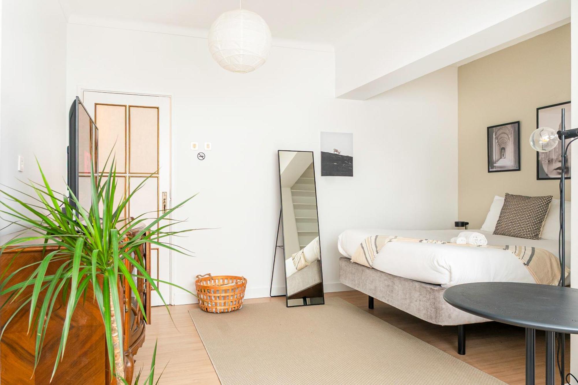 Soar Home I Urban Nest - Near Airport & Green Park Lissabon Buitenkant foto